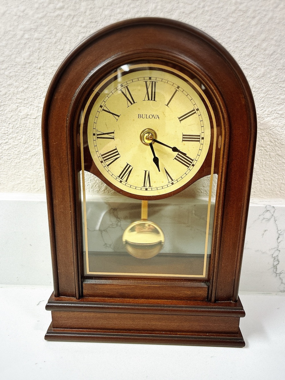 Bulova B7467 Hardwick Walnut Mantel Clock Working Pendulum 2006